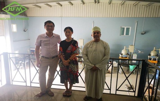 Giám đốc bán hàng Huafu đã đến thăm nhà máy sản xuất bộ đồ ăn ở nước ngoài